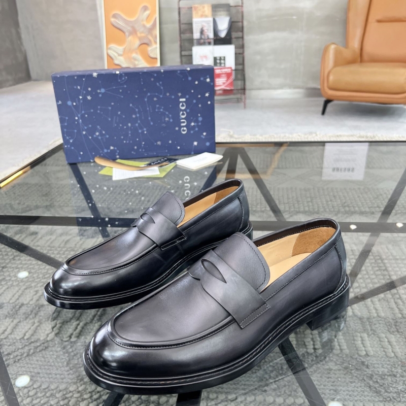 G*u*i leather shoes